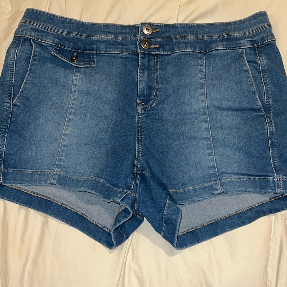 Torrid denim shorts, size 16